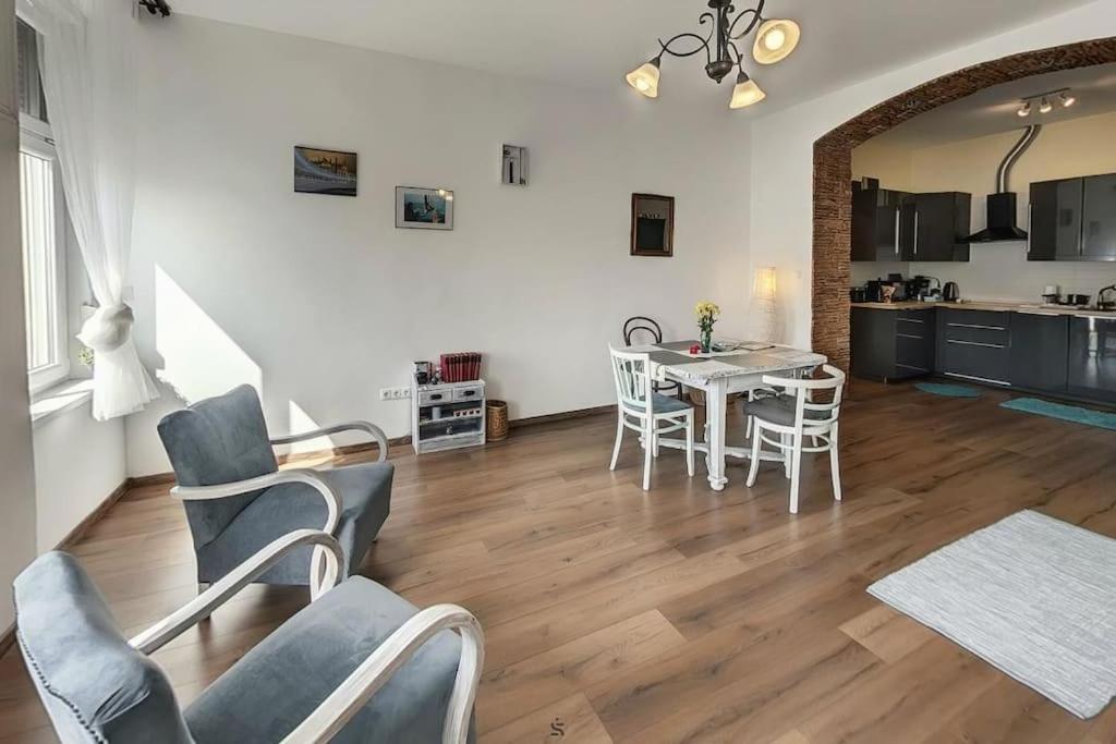 Bright Sunny Apt At Keleti Station,Near Citycenter Budapest Exteriör bild